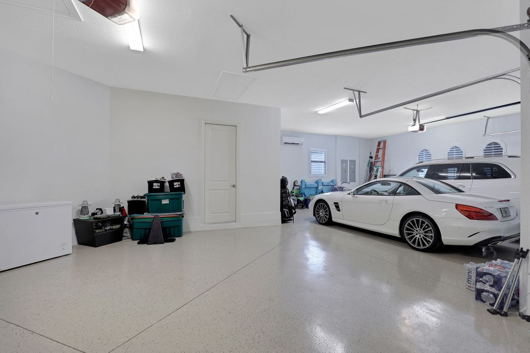 6587 Barbera Ln, Naples, FL 34113