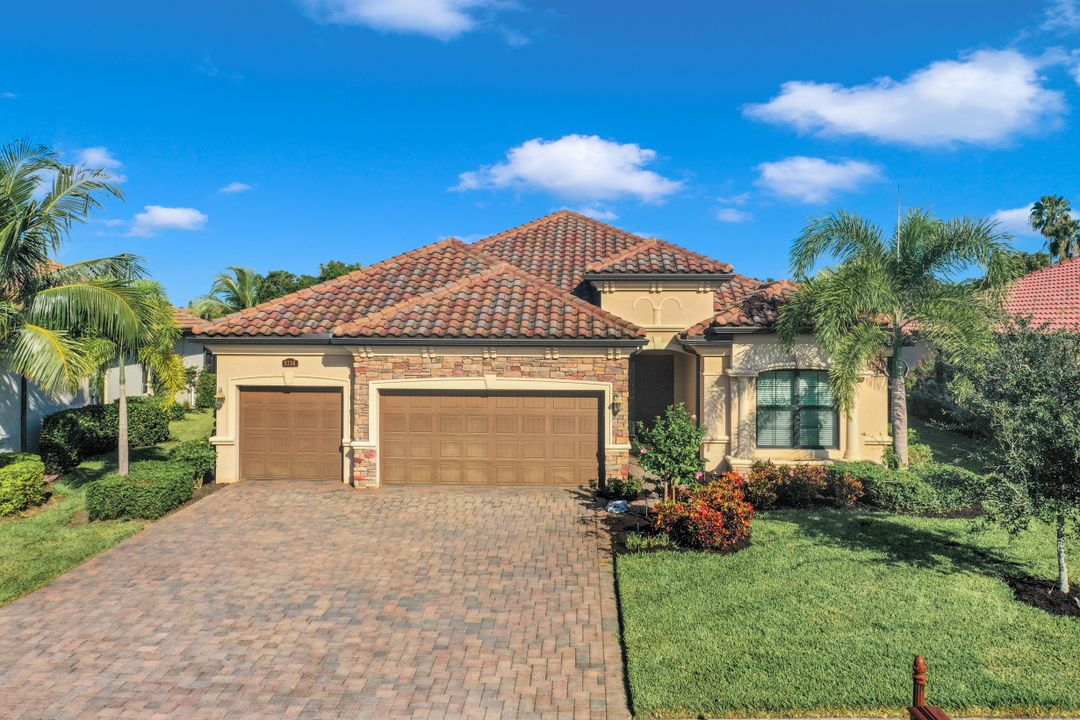 9336 Vercelli Ct, Naples, FL 34113