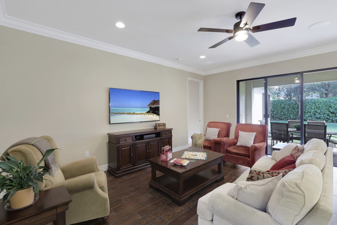 3271 Pacific Dr, Naples, FL 34119