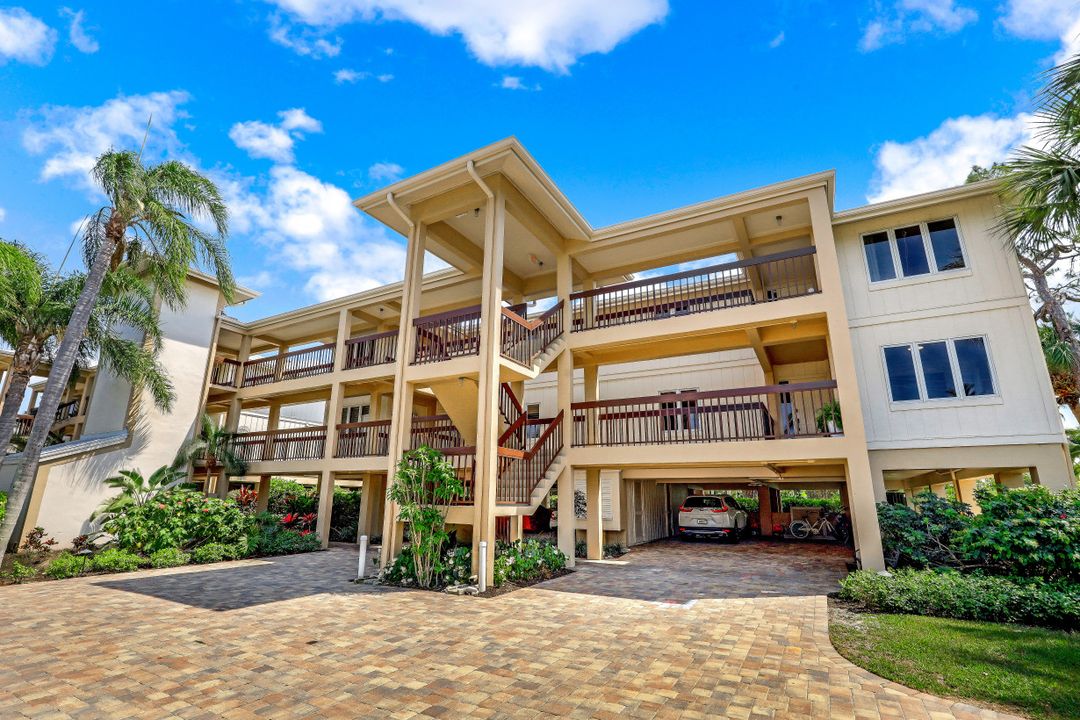 225 5th Ave S #104, Naples, FL 34102