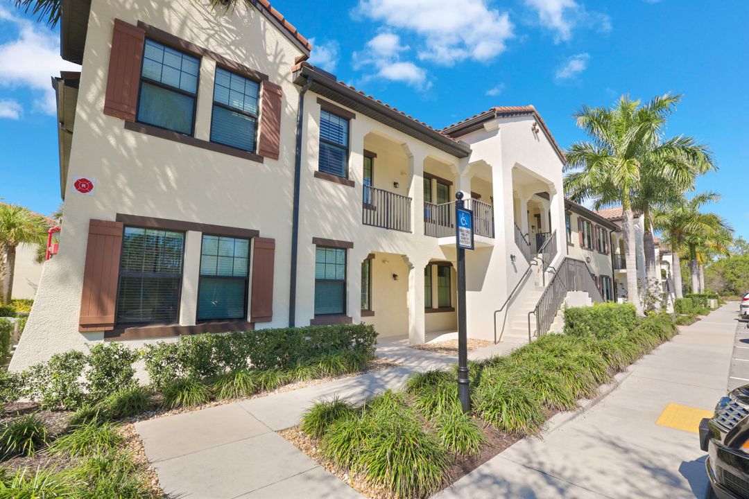 15126 Palmer Lake Cir #103, Naples, FL 34109