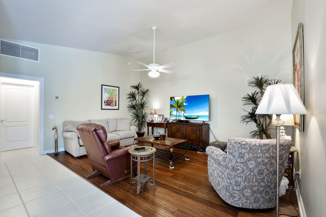 4209 St George Ln, Naples, FL 34119