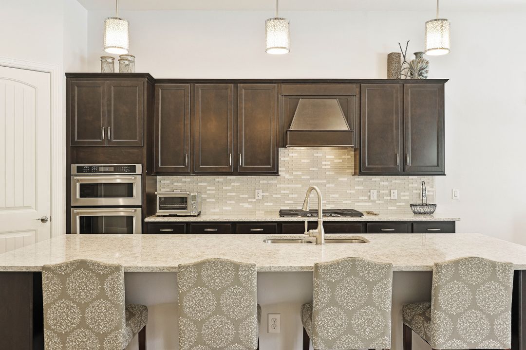 9431 Greyhawk Trl, Naples, FL 34120