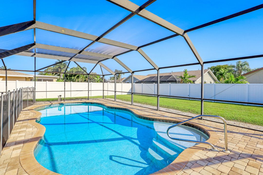 3923 SE 9th Ct, Cape Coral, FL 33904