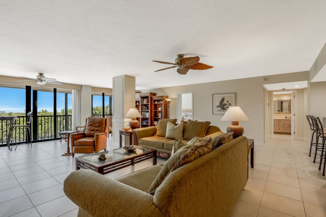5601 Turtle Bay Dr #302, Naples, FL 34108