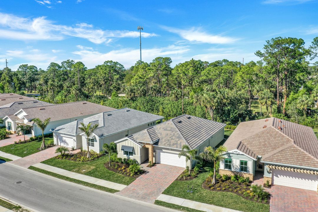 315 Tamarindo Ln, Naples, FL 34114