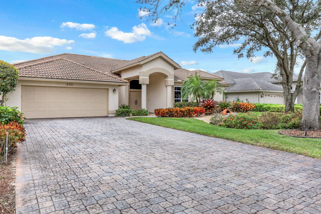 606 Shoreline Dr, Naples, FL 34119