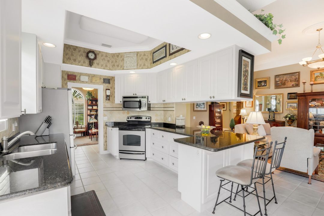 5981 Bermuda Ln, Naples, FL 34119