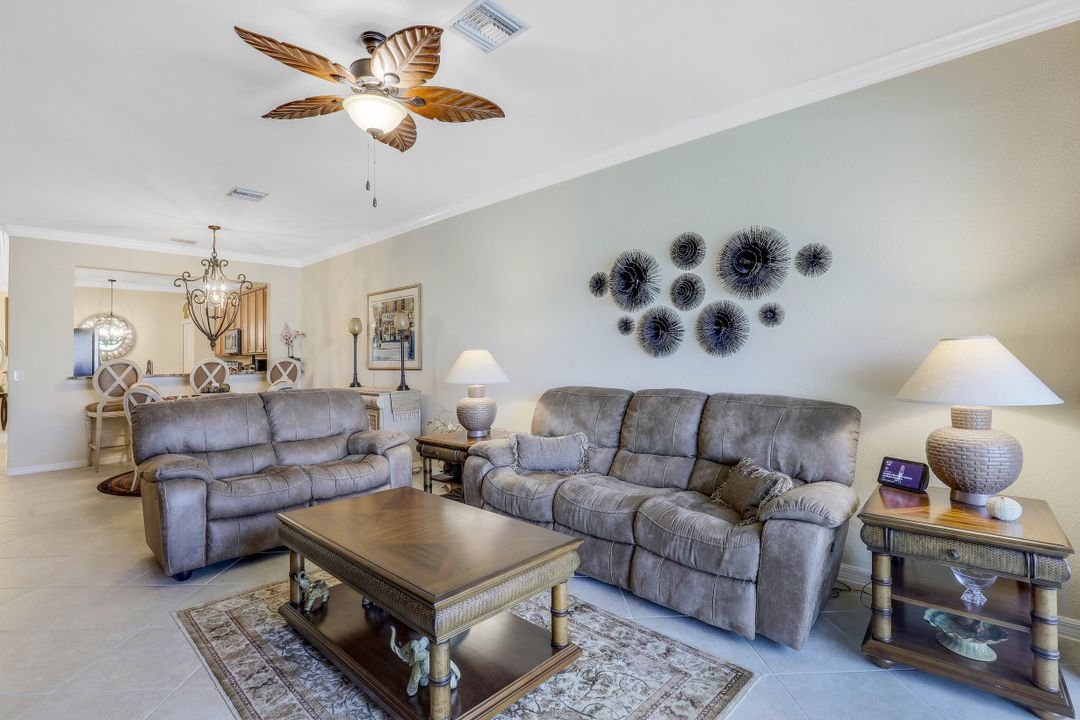 14528 Grapevine Dr, Naples, FL 34114