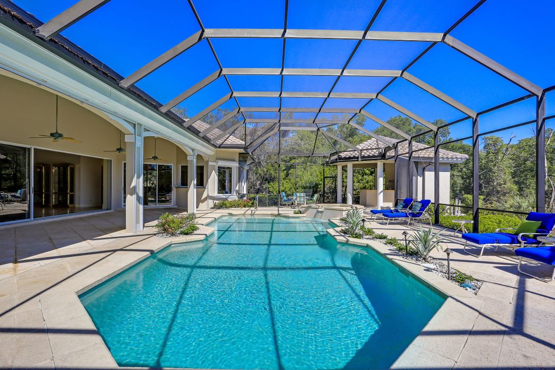 969 Barcarmil Way, Naples, FL 34110