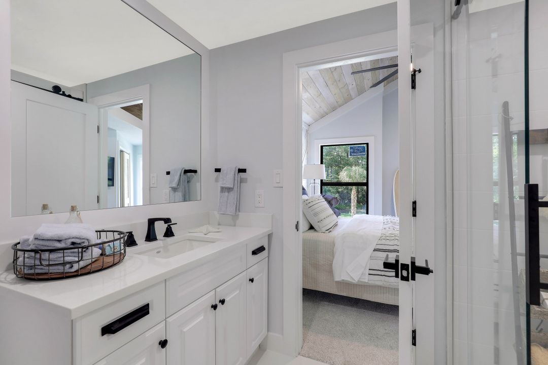 5019 Hawthorn Woods Way, Naples, FL 34116