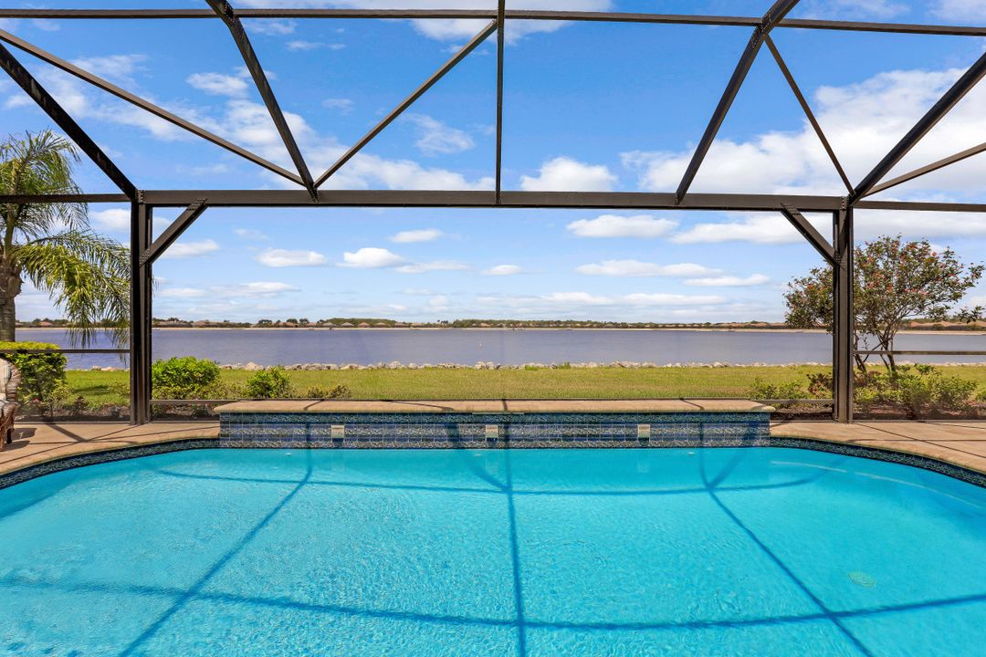 9075 Graphite Cir, Naples, FL 34120