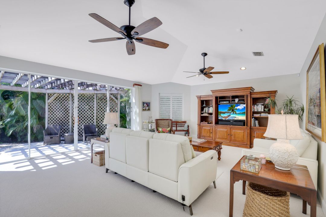 2229 Goshawk Ct, Naples, FL 34105