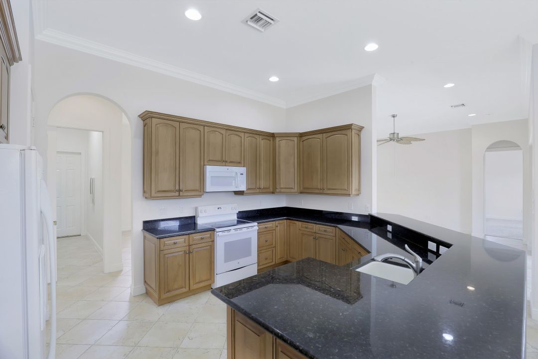 10196 Avonleigh Dr, Bonita Springs, FL 34135