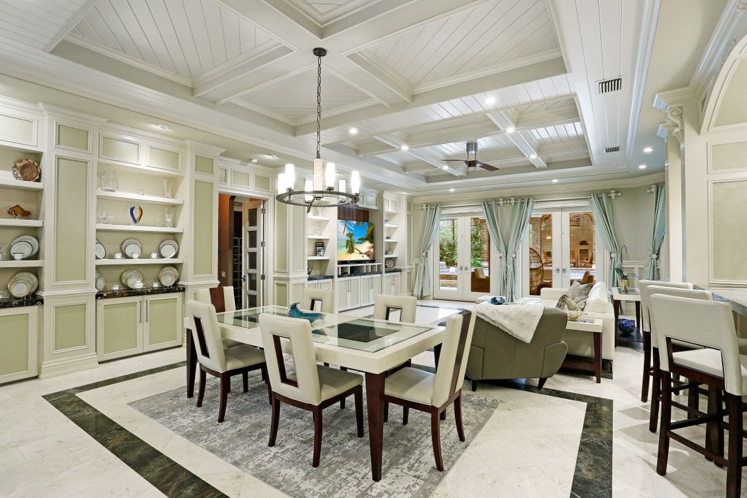 5610 Bur Oaks Ln, Naples, FL 34119