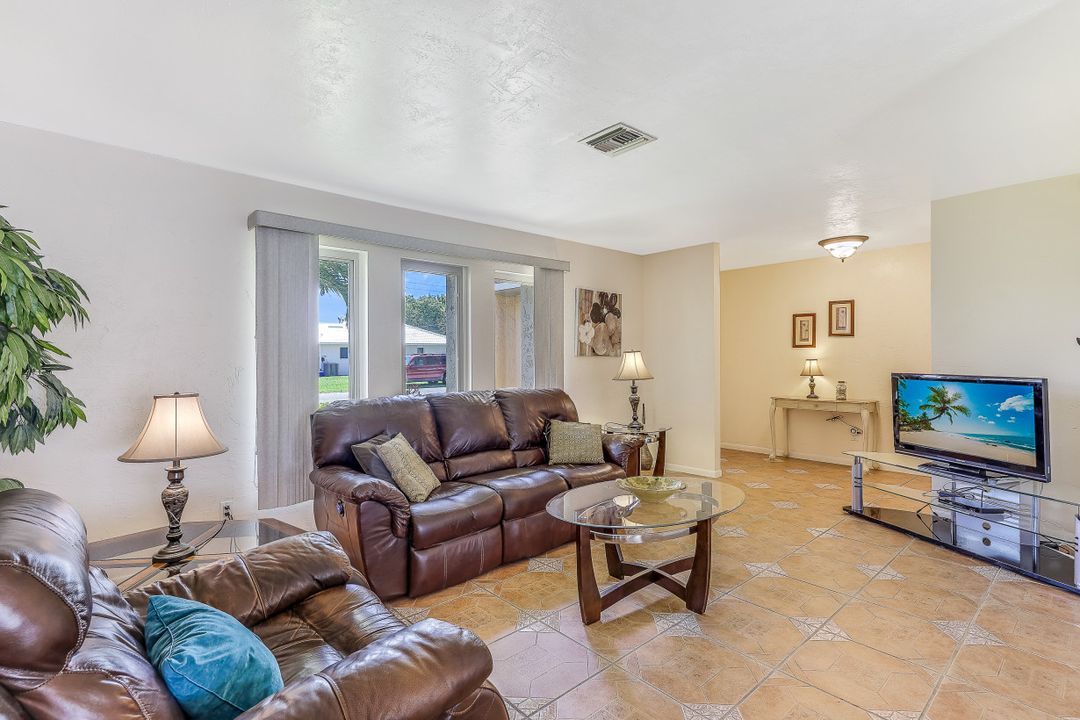 2002 SE 6th Ave, Cape Coral, FL 33990