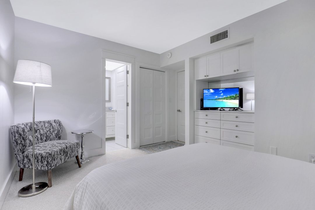 820 Ketch Dr #1, Naples, FL 34103