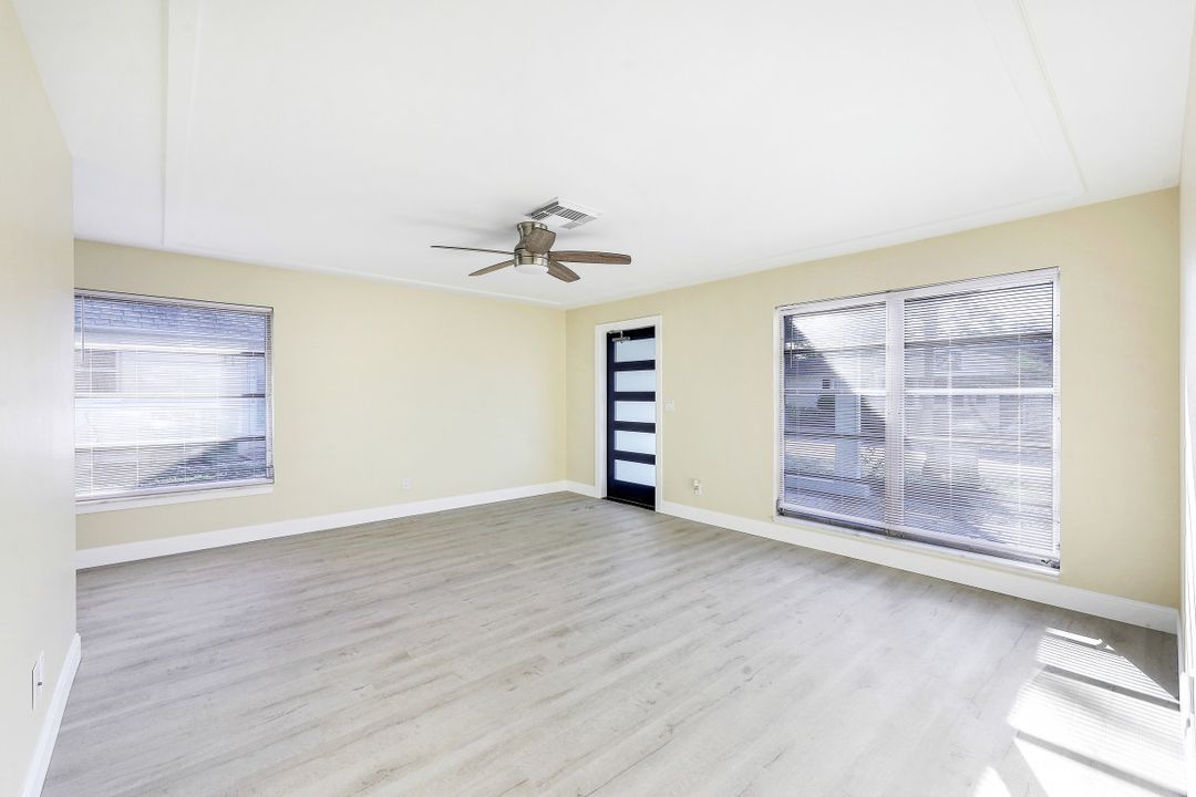 32 Knights Bridge Rd, Naples, FL 34112