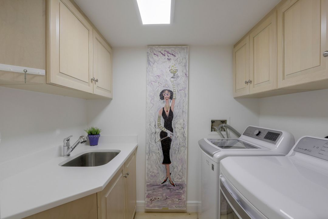 20 Seagate Dr #702, Naples, FL 34103