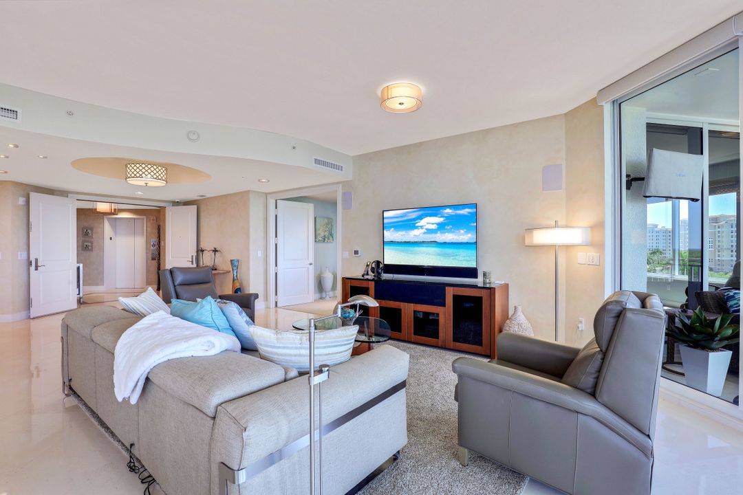 13675 Vanderbilt Dr #610, Naples, FL 34110