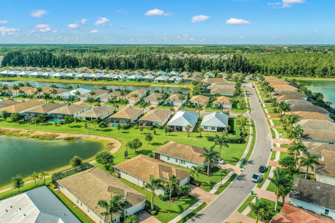 14664 Topsail Dr, Naples, FL 34114