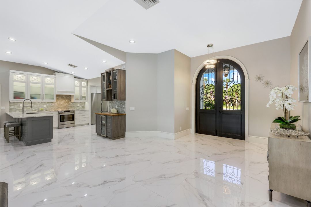 720 17th St NW, Naples, FL 34120