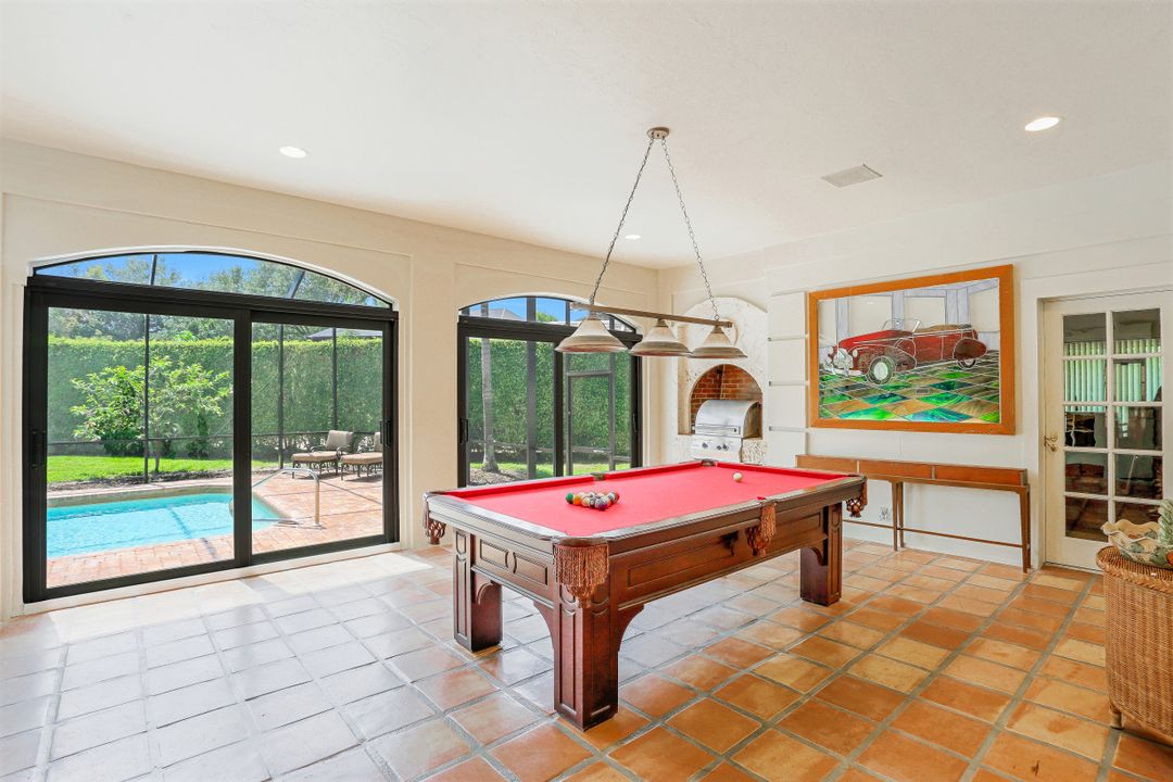 726 Bay Tree Ct, Naples, FL 34108