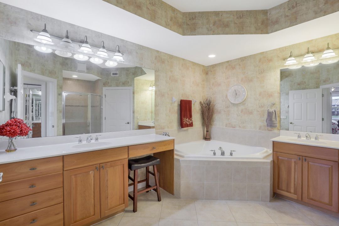 8763 Coastline Ct #101, Naples, FL 34120