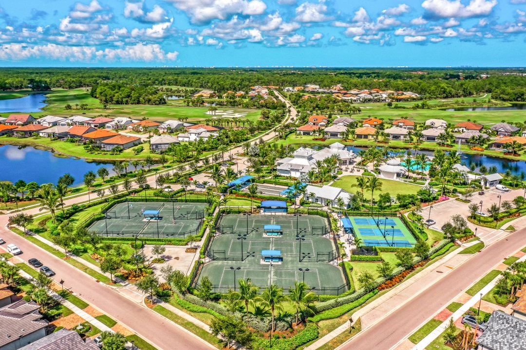 9765 Everglades Dr, Naples, FL 34120