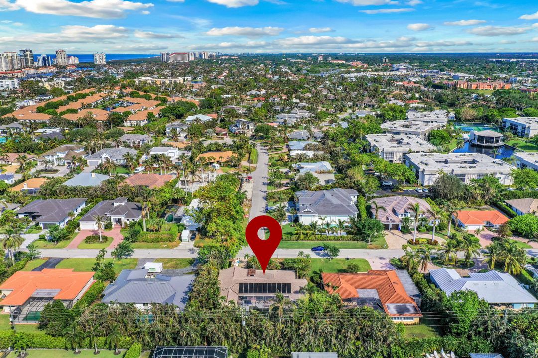 696 Fountainhead Ln, Naples, FL 34103