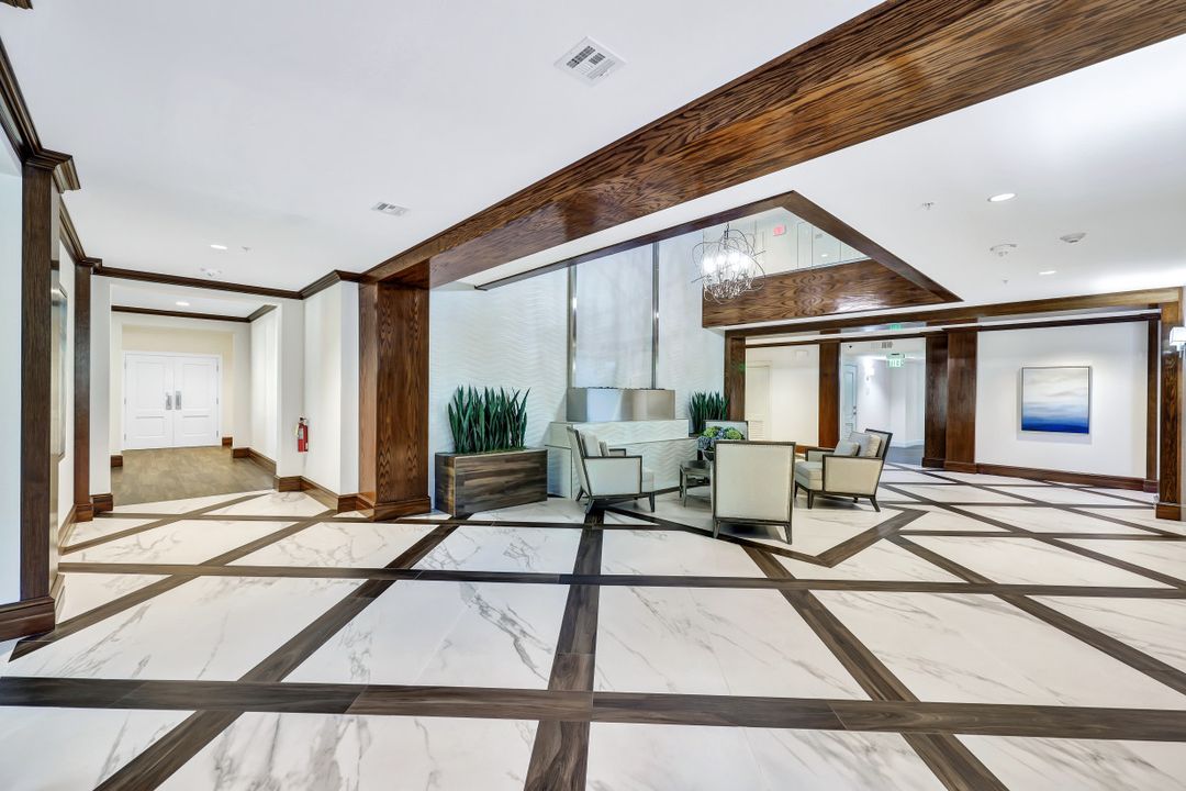 6075 Pelican Bay Blvd #406, Naples, FL 34108