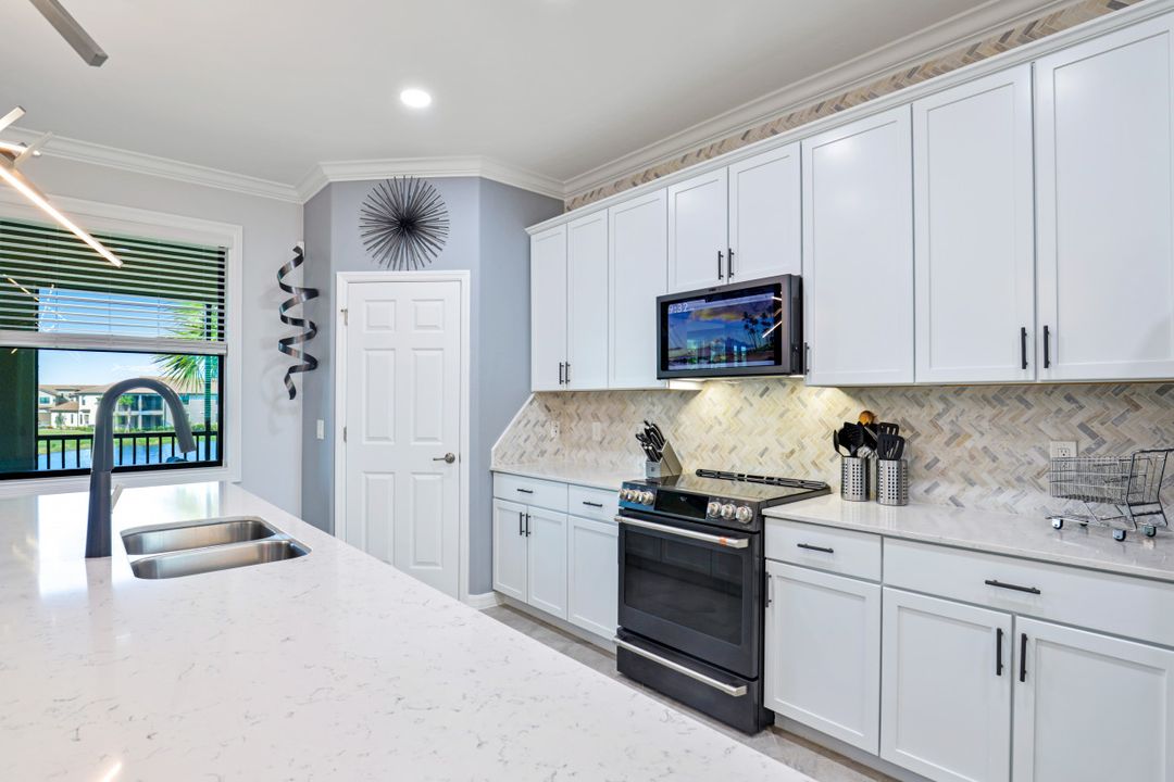 2363 Montserrat Ln #33 -202 , Naples, FL 34120