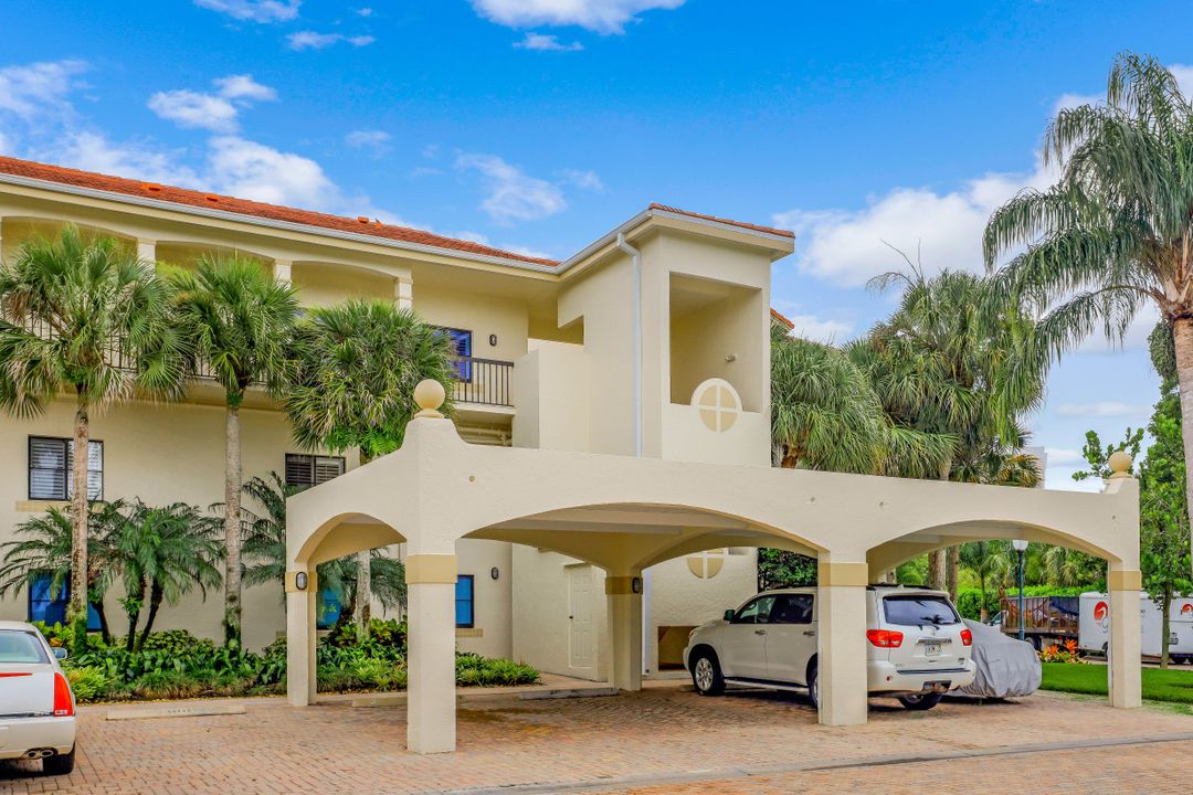 6525 Valen Way #202, Naples, FL 34108