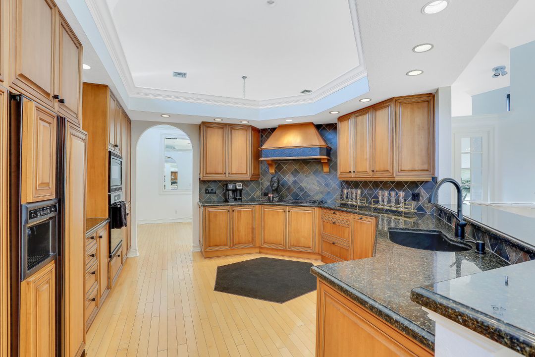 1108 Grand Isle Dr, Naples, FL 34108