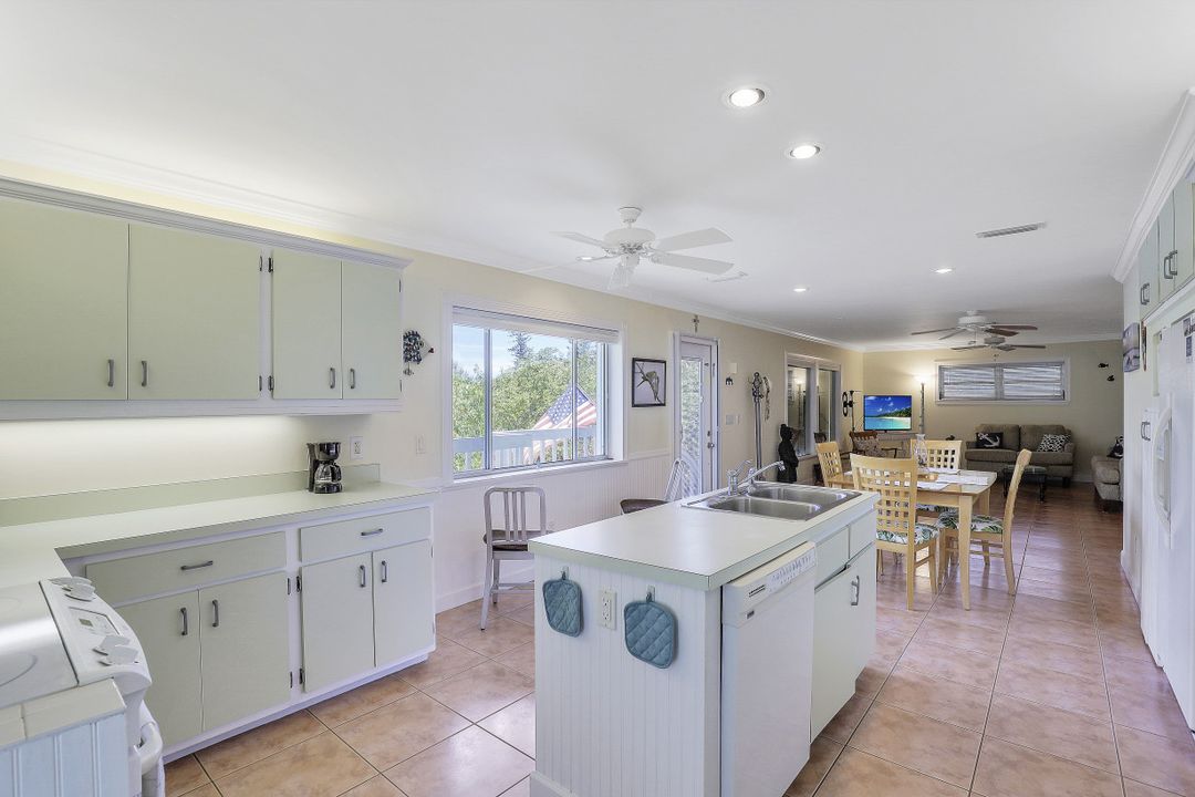 9455 Beverly Ln, Sanibel, FL 33957