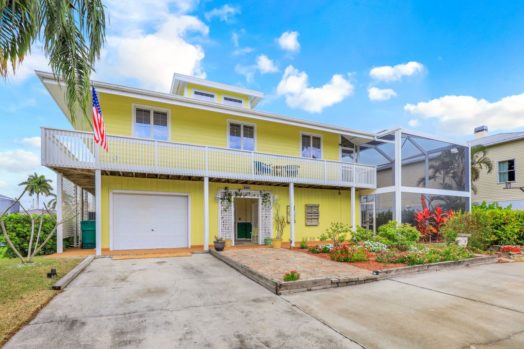 1660 Winterberry Dr, Marco Island, FL 34145
