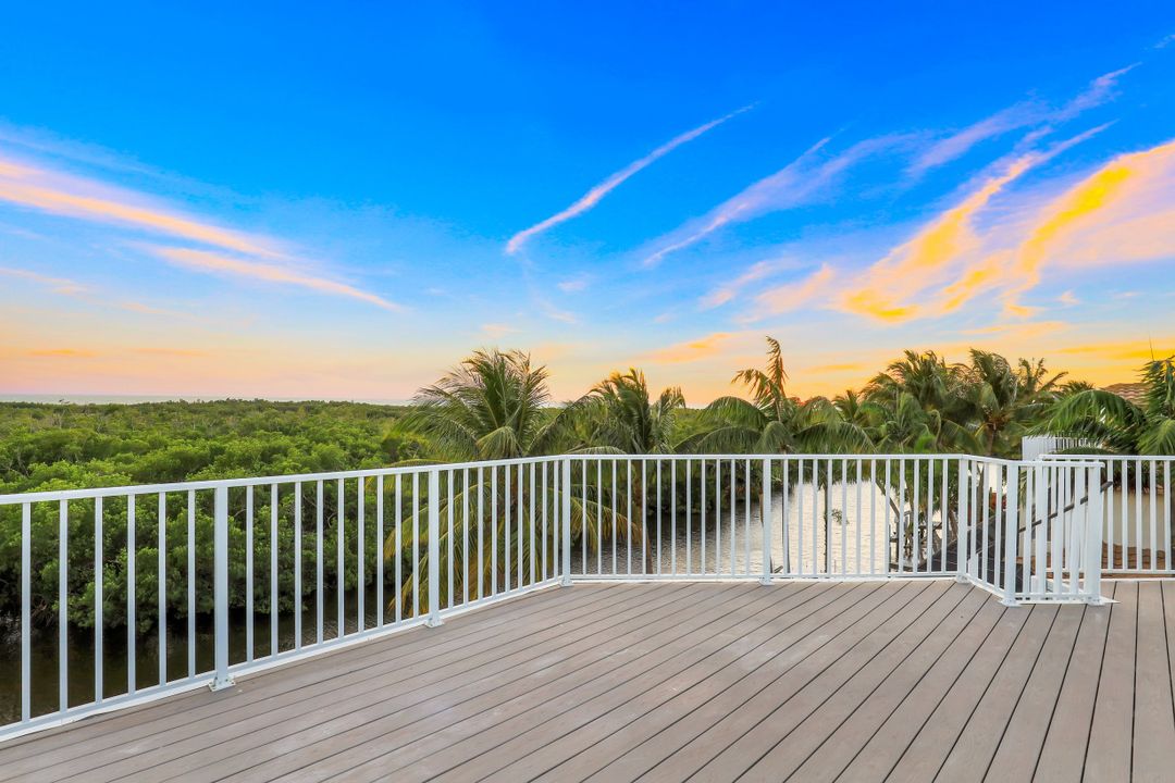 450 Spinnaker Dr, Marco Island, FL 34145