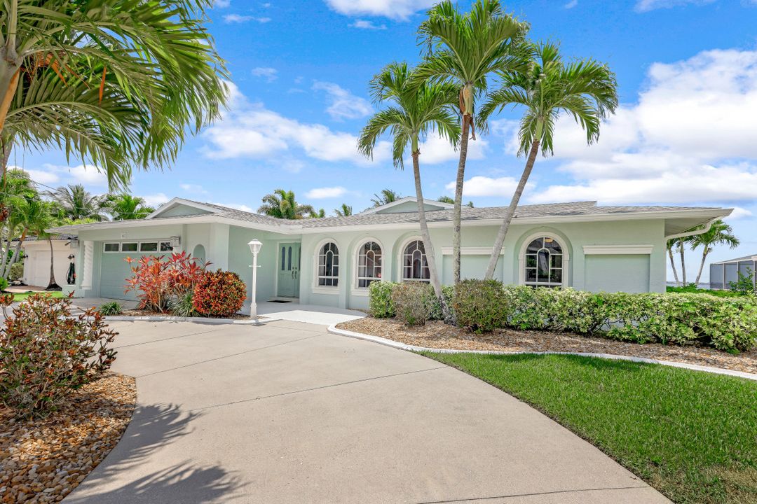 642 Coral Dr, Cape Coral, FL 33904