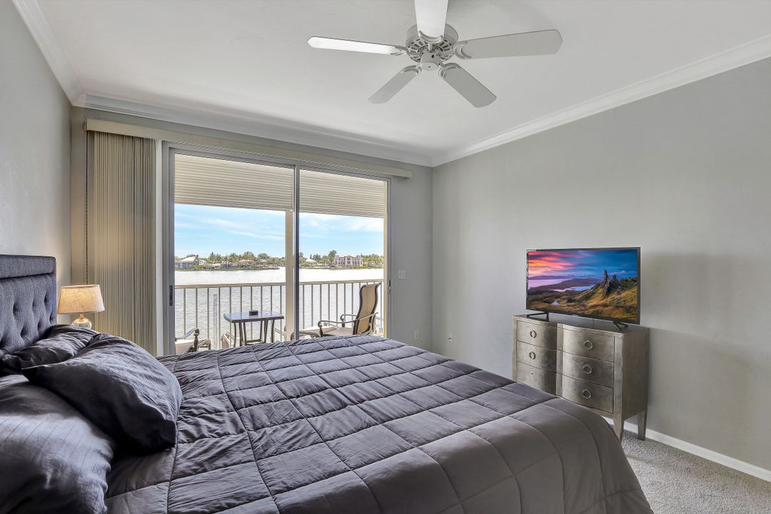 9700 Gulf Shore Dr #202, Naples, FL 34108