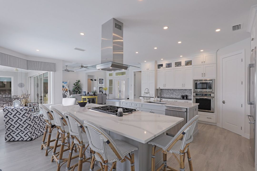 470 Maunder Ct, Marco Island, FL 34145