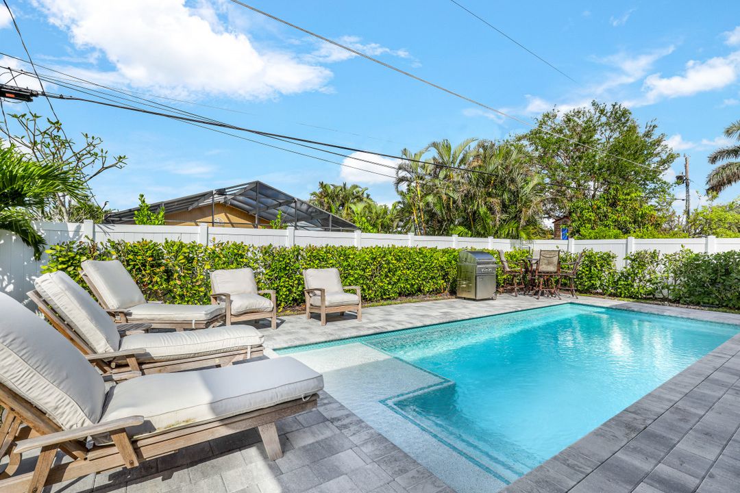 693 105th Ave N, Naples, FL 34108