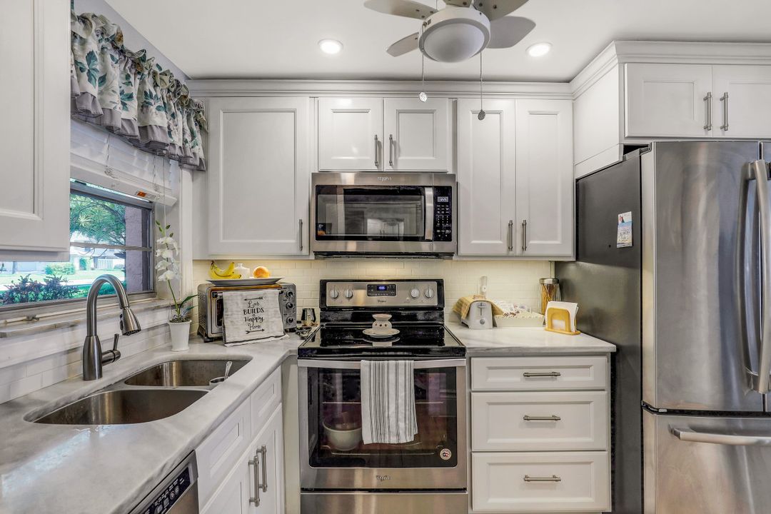 100 Forest Lakes Blvd #112, Naples, FL 34105