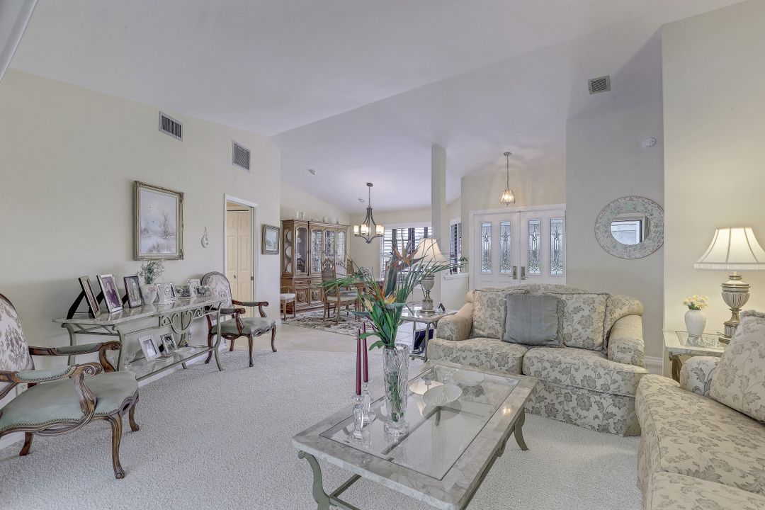 2259 Queens Way, Naples, FL 34112