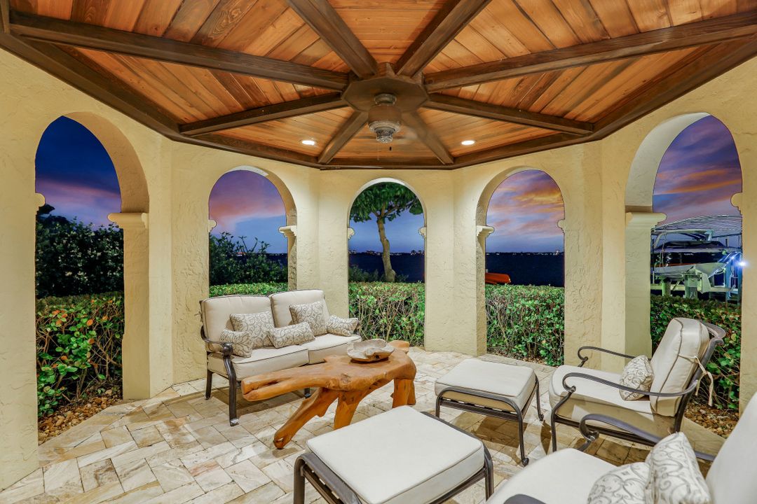 518 Coral Dr, Cape Coral, FL 33904