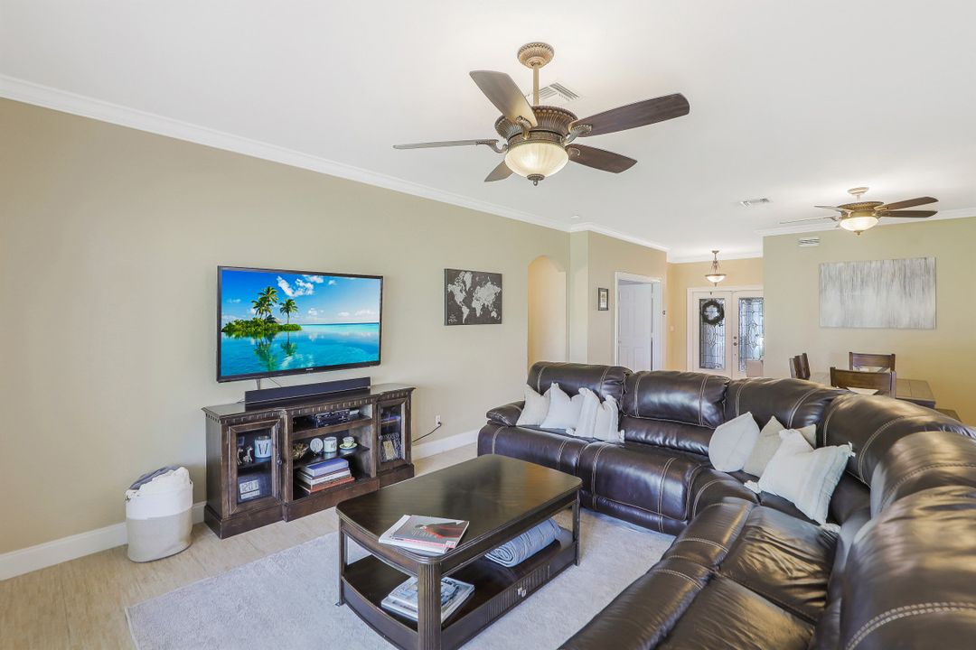 7433 Meldin Ct, Naples, FL 34104