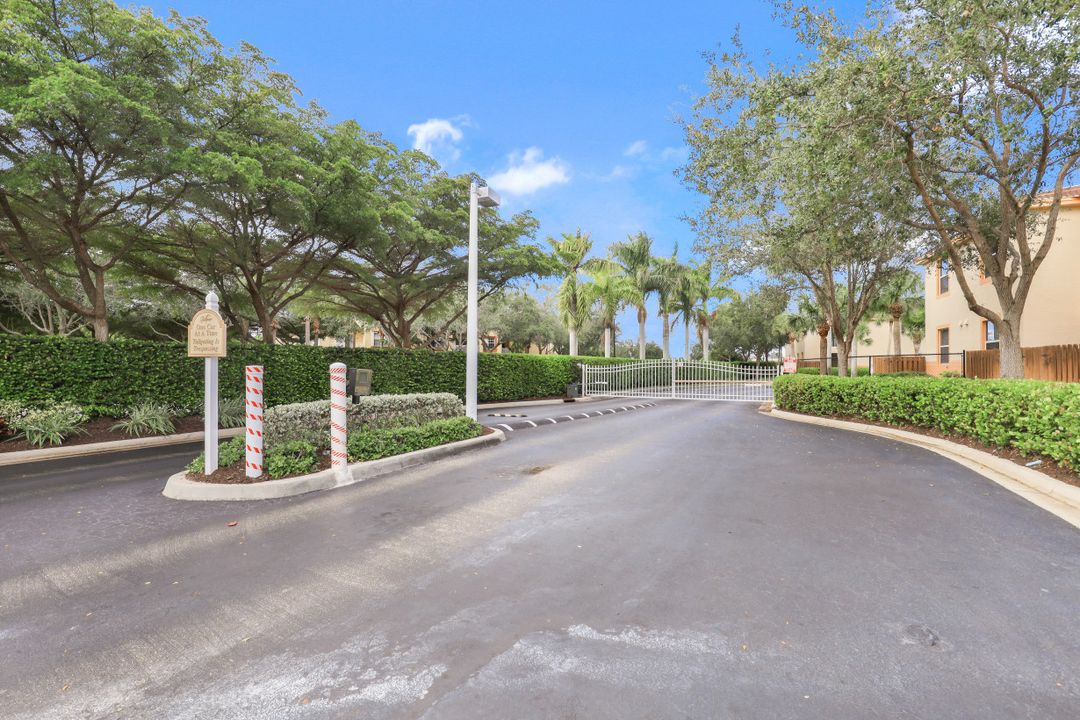 15369 Bellamar Cir, Fort Myers, FL 33908