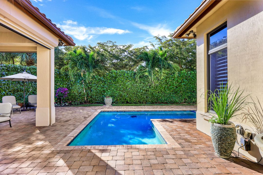 2351 Traditions Ct, Naples, FL 34105