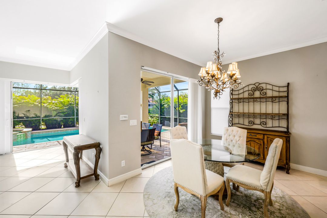 5965 Paradise Cir, Naples, FL 34110