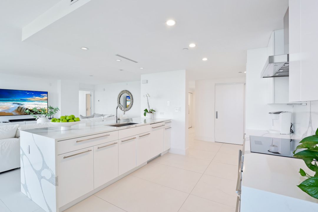 6585 Nicholas Blvd #1505, Naples, FL 34108