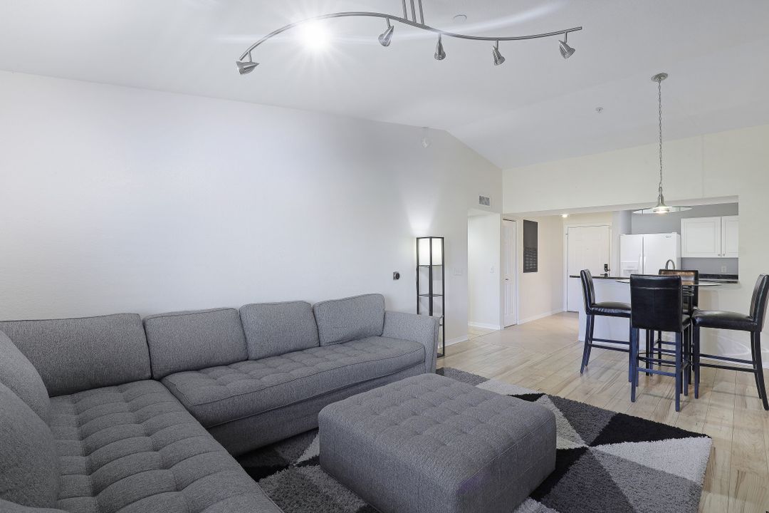 8244 Key Royal Cir #633, Naples, FL 34119